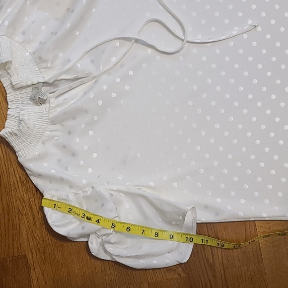 Chenault Women's White Short Sleeve Lightweight Blouse (Sz M) - Picture 11 of 11